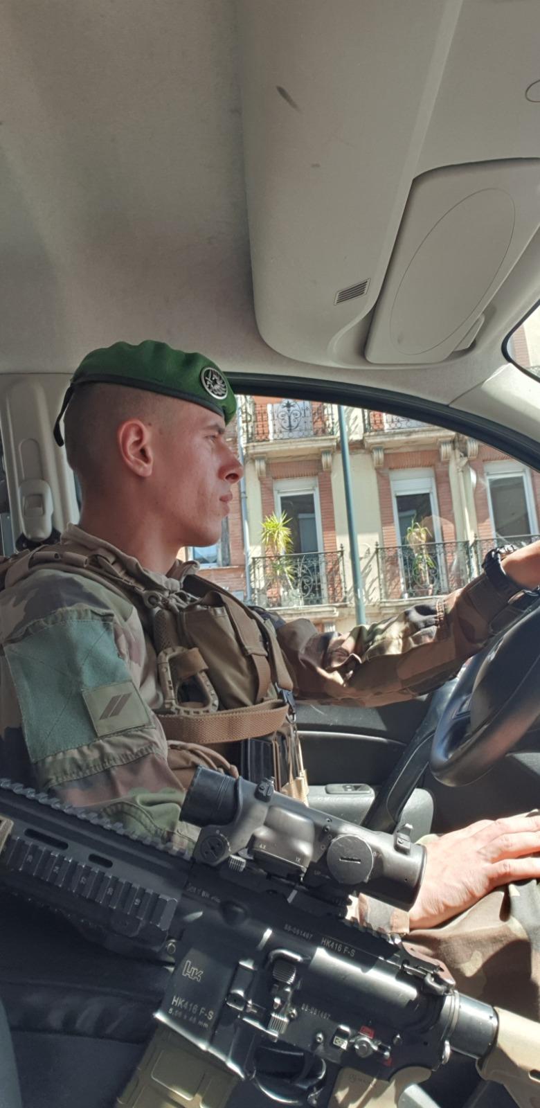 Din Uricani, în Legiunea Străină. Cum a ajuns un puști sărac de la munte unul dintre cei mai buni parașutiști ai Franței 1081485