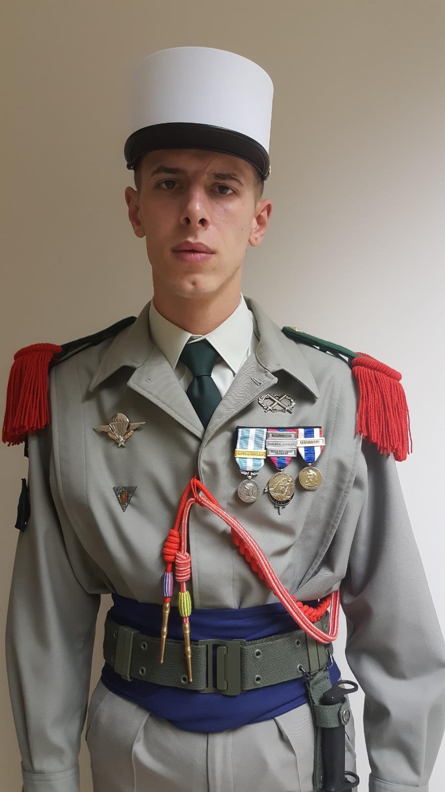 Din Uricani, în Legiunea Străină. Cum a ajuns un puști sărac de la munte unul dintre cei mai buni parașutiști ai Franței 1081494