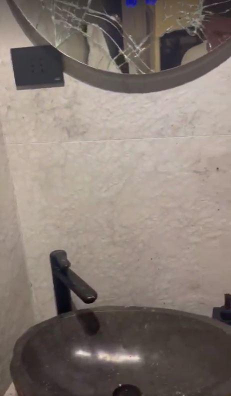 Proprietarul unei cabane din Runcu a fost șocat să constate că turiștii i-au distrus casa. S-au luat la bătaie, au spart şi pereţii 1082449