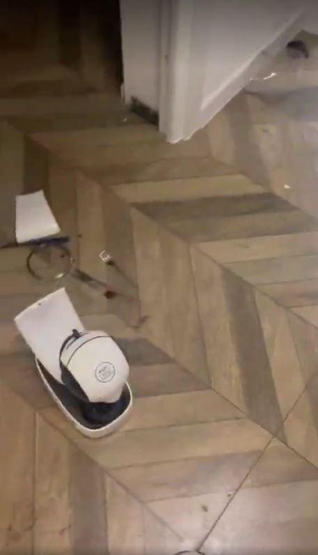 Proprietarul unei cabane din Runcu a fost șocat să constate că turiștii i-au distrus casa. S-au luat la bătaie, au spart şi pereţii 1082450