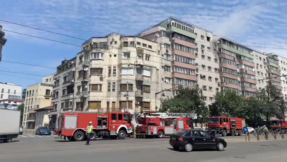 Incendiu puternic într-un bloc de pe Calea Moșilor din București. Pompierii intervin cu mai multe autospeciale 1082875