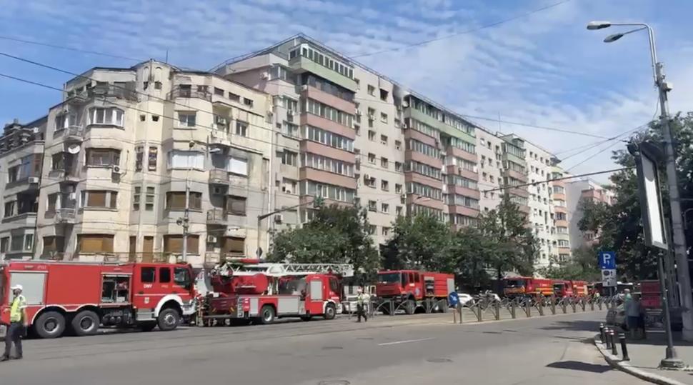 Incendiu puternic într-un bloc de pe Calea Moșilor din București. Pompierii intervin cu mai multe autospeciale 1082876