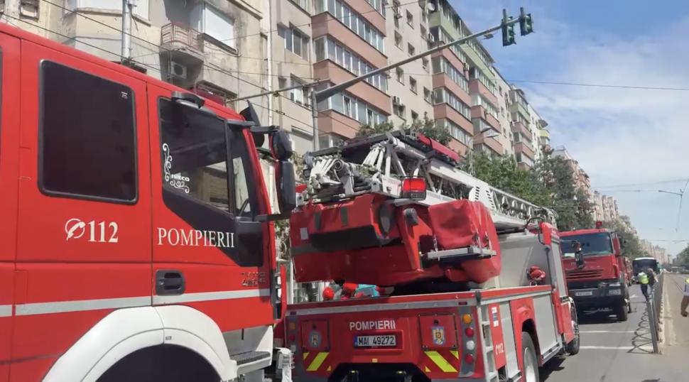Incendiu puternic într-un bloc de pe Calea Moșilor din București. Pompierii intervin cu mai multe autospeciale 1082877