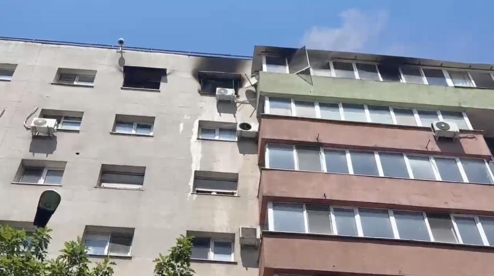 Incendiu puternic într-un bloc de pe Calea Moșilor din București. Pompierii intervin cu mai multe autospeciale 1082879