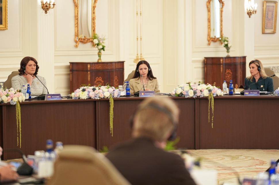 Imagini cu Mirabela Grădinaru la Ankara. După o conferință despre siguranța copiilor, Primele Doamne au luat prânzul împreună  1083314
