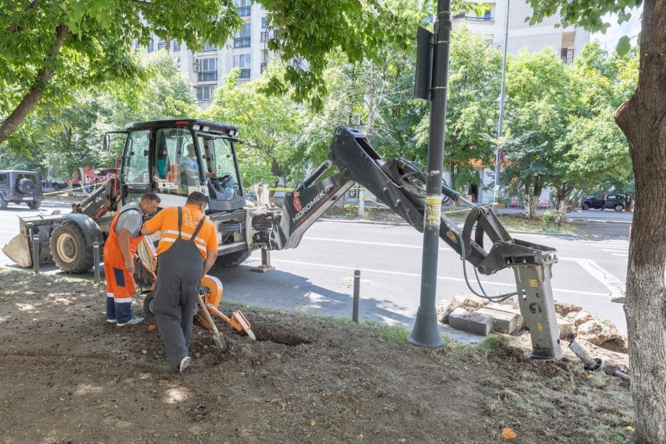 Cât de mult au avansat lucrările la proiectul "orașul-parc" din centrul Bucureştiului. Primăria: Va fi gata până la finalul lui august 1083649