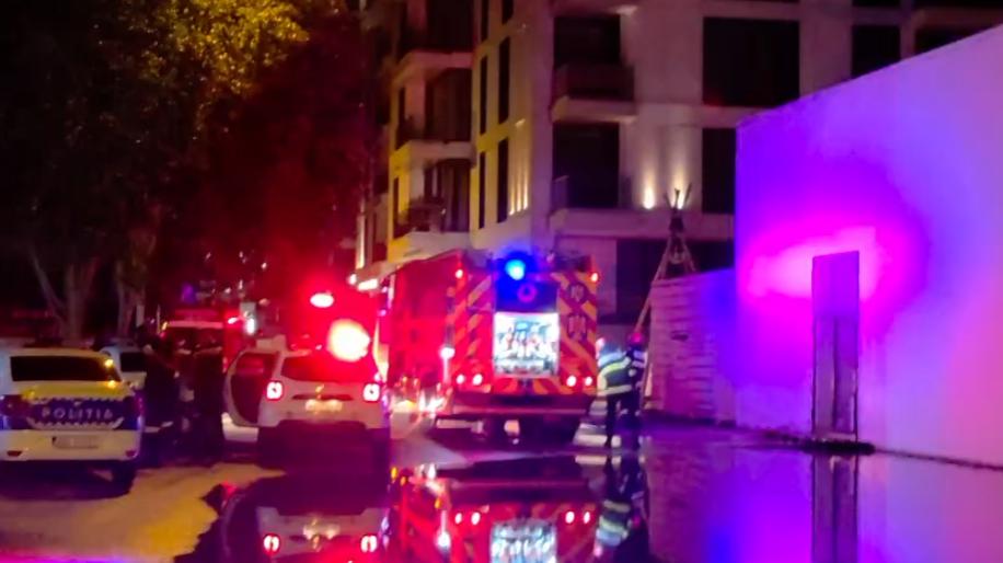 Incendiu puternic pe plaja H2O din Mamaia. Două beach-baruri s-au făcut scrum 1083389