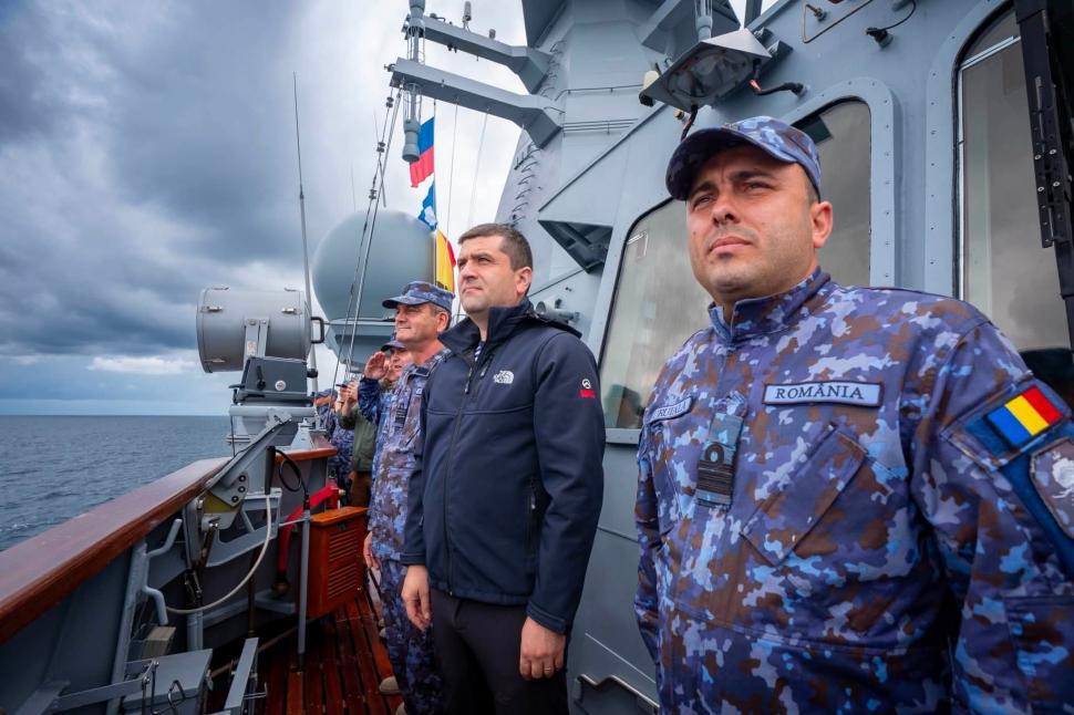 Miruţă se întoarce de la Summit-ul NATO cu corveta cumpărată din Turcia: "E trist că militarii noştri pun mâna rar pe o aşa navă" 1083671