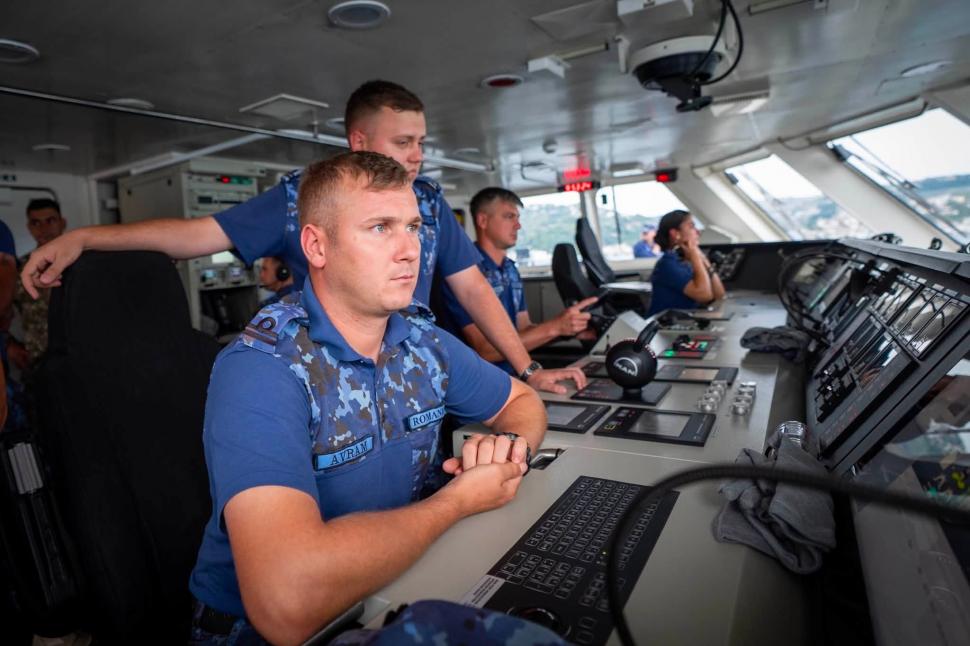 Miruţă se întoarce de la Summit-ul NATO cu corveta cumpărată din Turcia: "E trist că militarii noştri pun mâna rar pe o aşa navă" 1083680