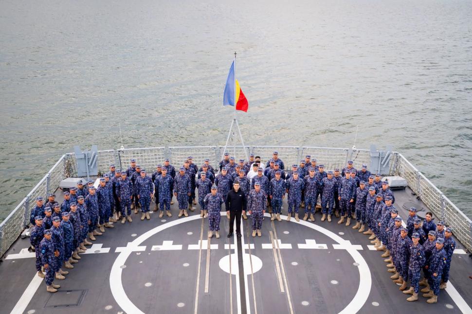 Miruţă se întoarce de la Summit-ul NATO cu corveta cumpărată din Turcia: "E trist că militarii noştri pun mâna rar pe o aşa navă" 1083681