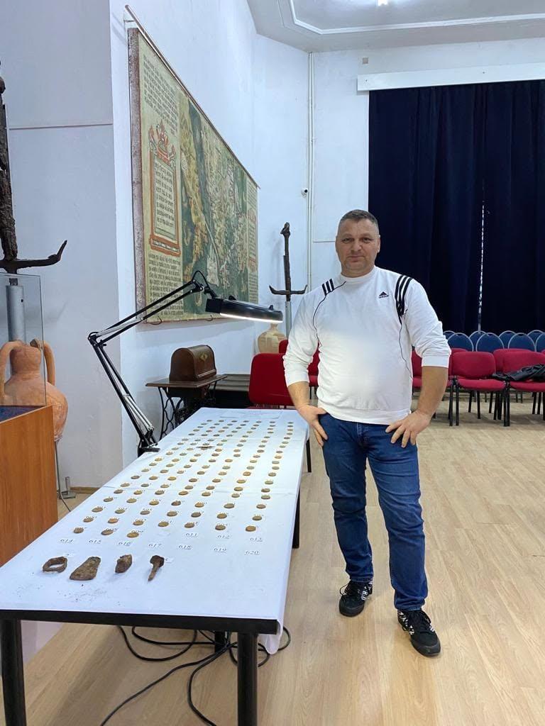 Un constănțean a crezut că a dat lovitura când a descoperit un tezaur vechi de 2.000 de ani. Dar așteaptă și după 3 ani recompensa 1083477