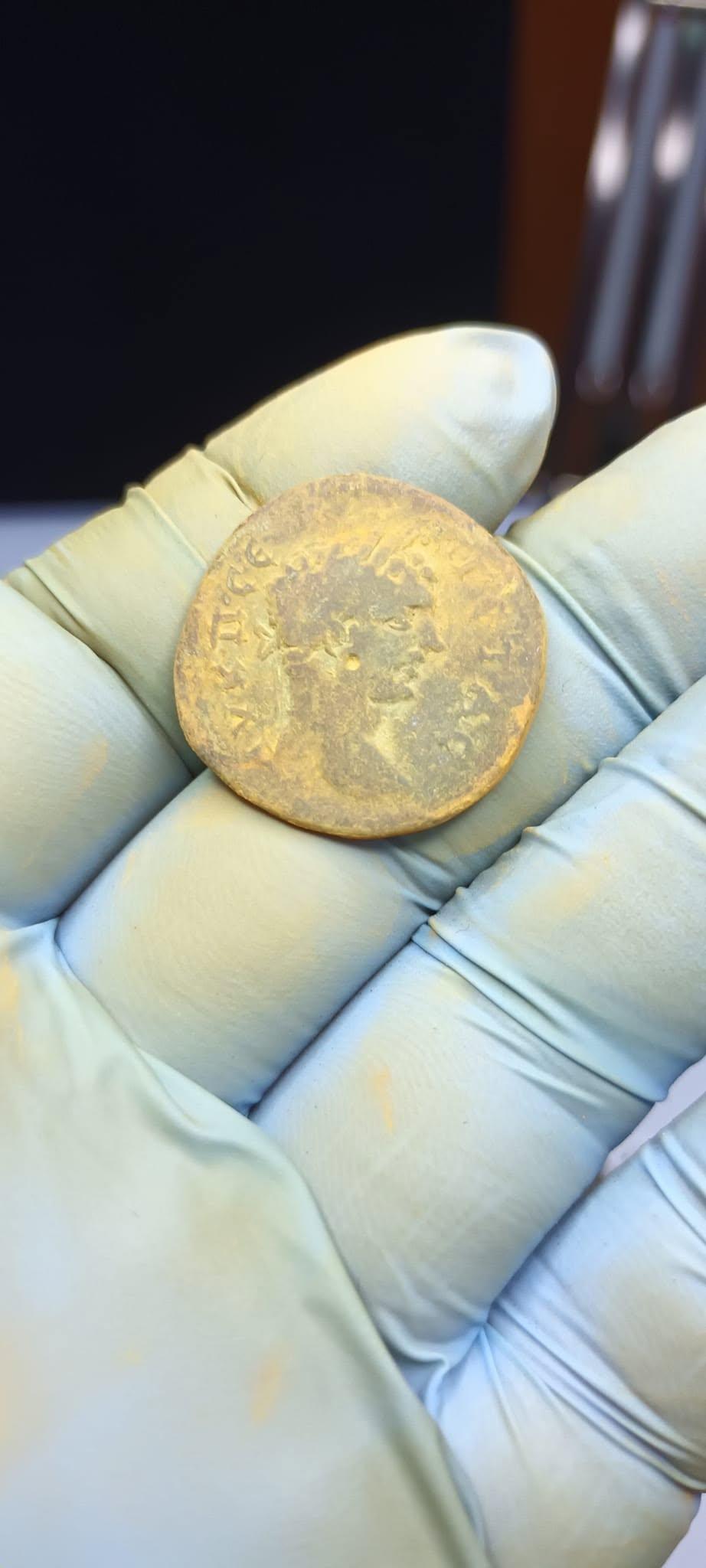 Un constănțean a crezut că a dat lovitura când a descoperit un tezaur vechi de 2.000 de ani. Dar așteaptă și după 3 ani recompensa 1083482