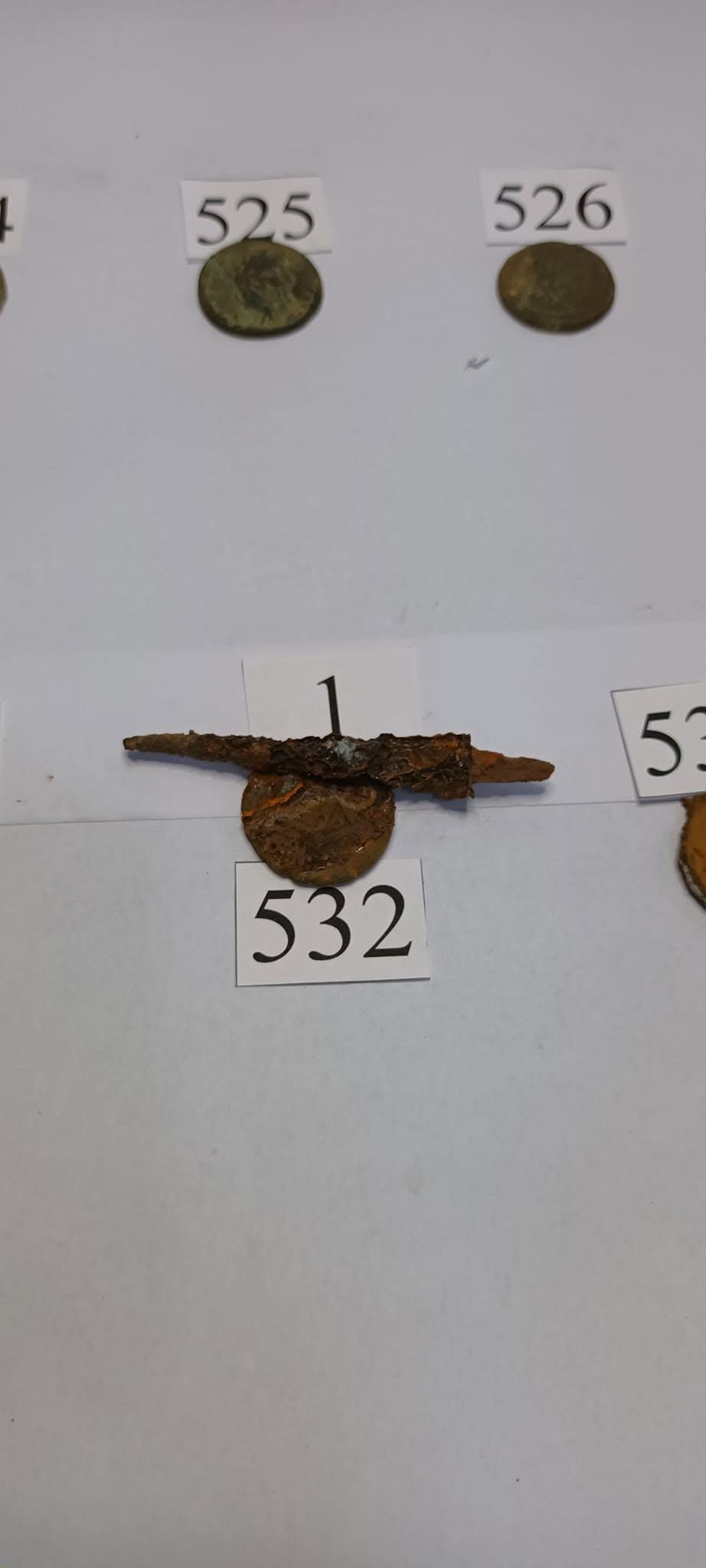 Un constănțean a crezut că a dat lovitura când a descoperit un tezaur vechi de 2.000 de ani. Dar așteaptă și după 3 ani recompensa 1083485