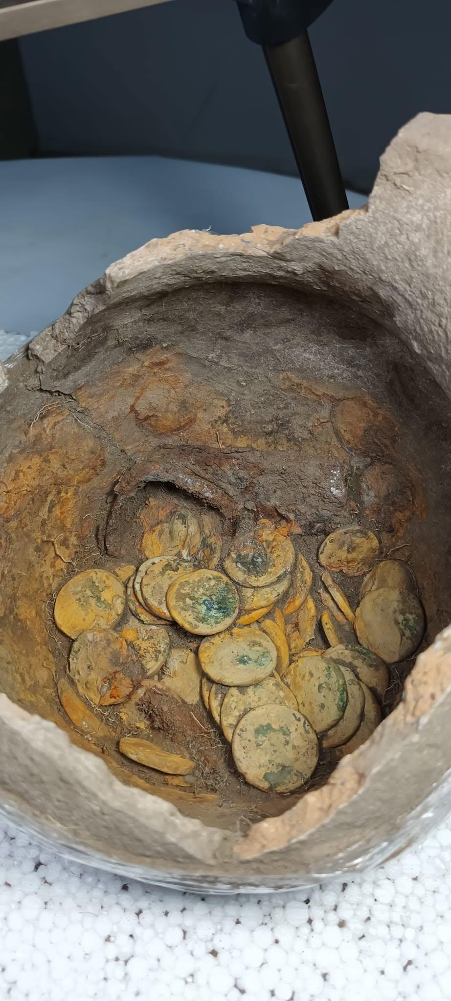 Un constănțean a crezut că a dat lovitura când a descoperit un tezaur vechi de 2.000 de ani. Dar așteaptă și după 3 ani recompensa 1083486