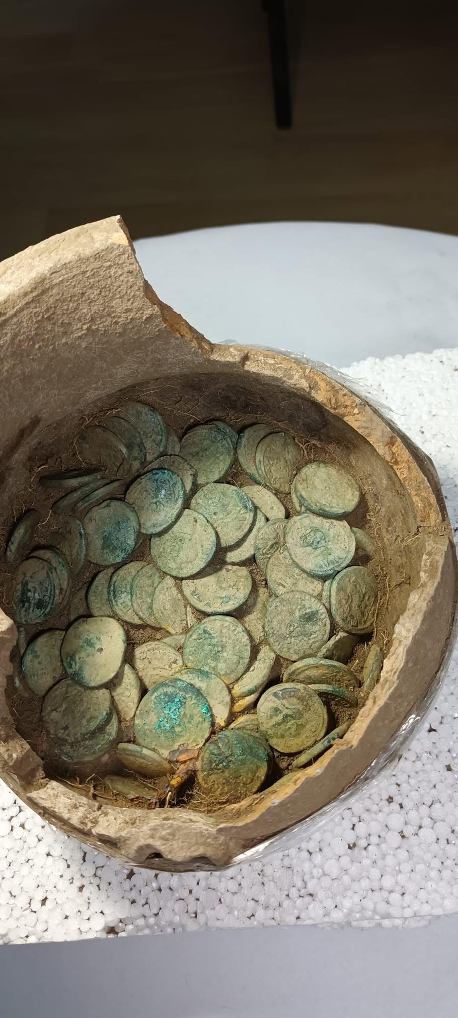 Un constănțean a crezut că a dat lovitura când a descoperit un tezaur vechi de 2.000 de ani. Dar așteaptă și după 3 ani recompensa 1083487