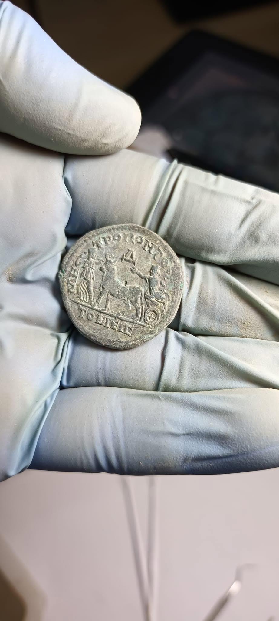 Un constănțean a crezut că a dat lovitura când a descoperit un tezaur vechi de 2.000 de ani. Dar așteaptă și după 3 ani recompensa 1083489