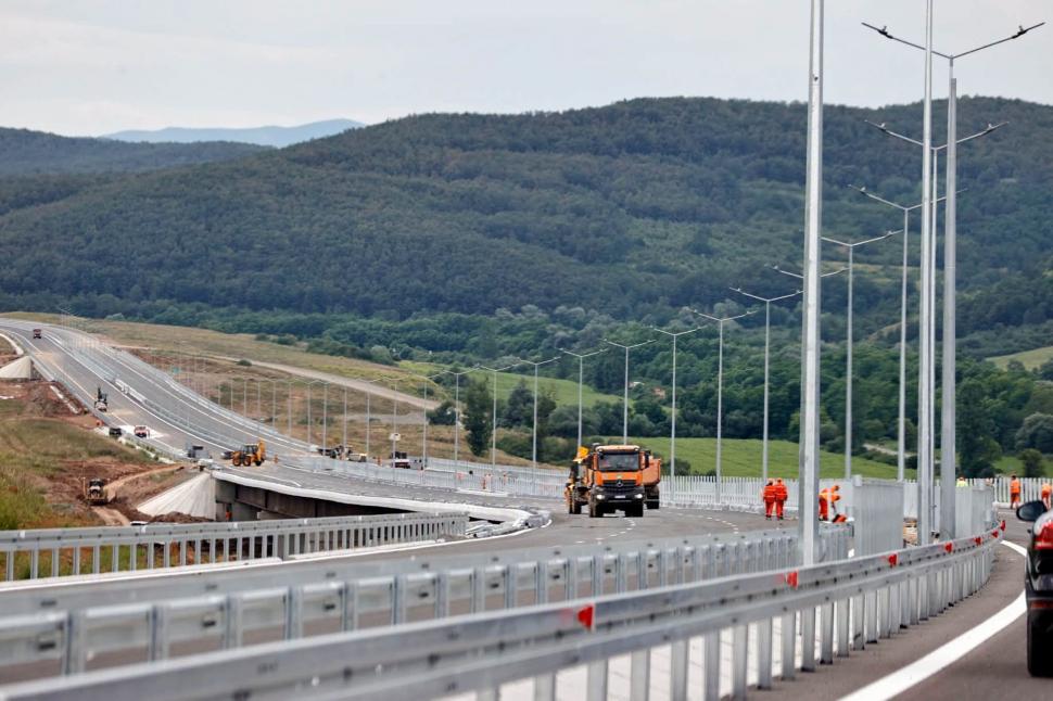 Bolojan a vizitat şantierul Autostrăzii Transilvania. "De la 1 decembrie ar trebui să se circule fără restricții între Cluj și Zalău" 1084017