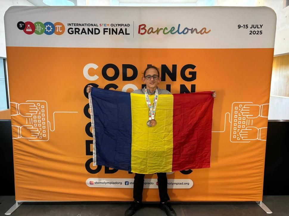 Copilul care a scris o ecuație la 4 ani pe o mașinuță de gunoi. Acum e olimpic, are IQ 200 și își face singur muzica vieții 1083852