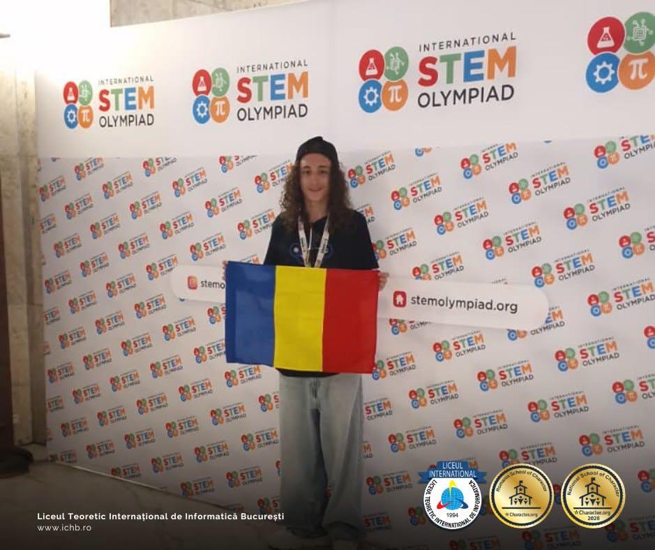 Copilul care a scris o ecuație la 4 ani pe o mașinuță de gunoi. Acum e olimpic, are IQ 200 și își face singur muzica vieții 1083855