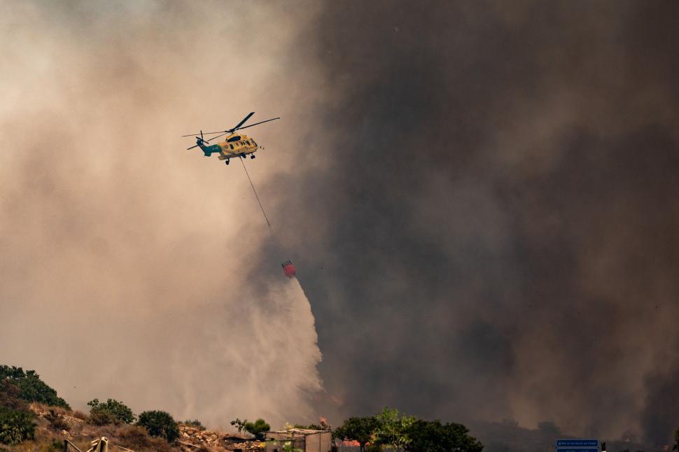 „Era ca un nor uriaș de fum în formă de ciupercă, de parcă a explodat o bombă”. Mărturii din infernul din Spania: 12 oameni au murit 1084045