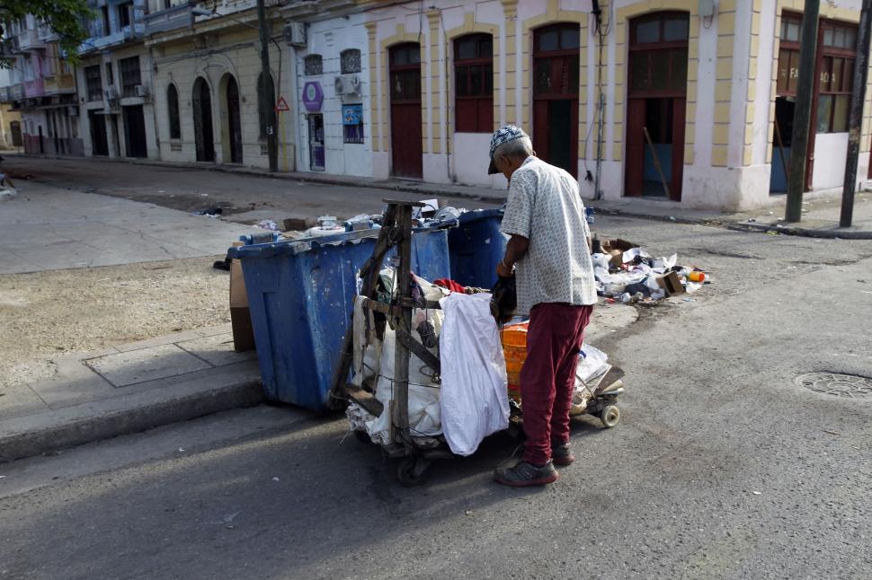 Cum trăieşte o familie din Cuba cu 60 de dolari pe lună. "Mă gândesc ce aș putea vinde ca să cumpăr un pachet de spaghete.” 1083576