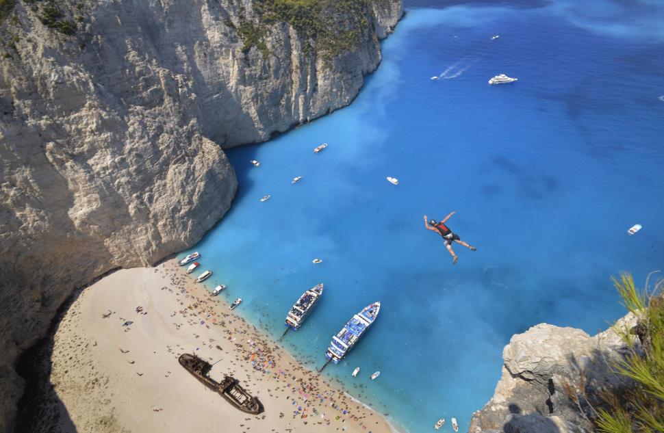 Cea mai fotografiată plajă din Grecia va fi închisă în 2026. Navagio va fi extinsă cu 30 de metri pentru a salva celebra epavă 1084443