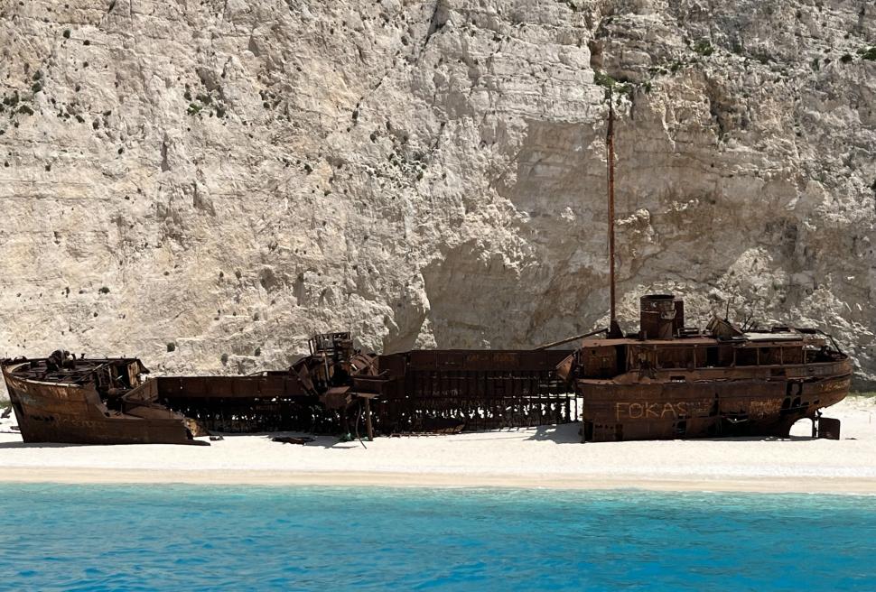 Cea mai fotografiată plajă din Grecia va fi închisă în 2026. Navagio va fi extinsă cu 30 de metri pentru a salva celebra epavă 1084446