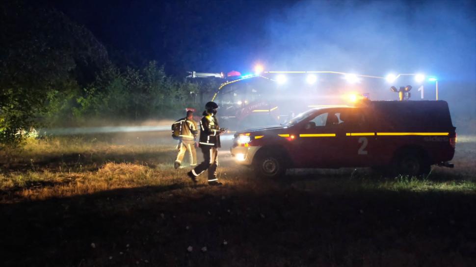 Pădurea Fontainebleau de lângă Paris arde de două zile: "Focarul nu este sub control și continuă să se răspândească” 1084528