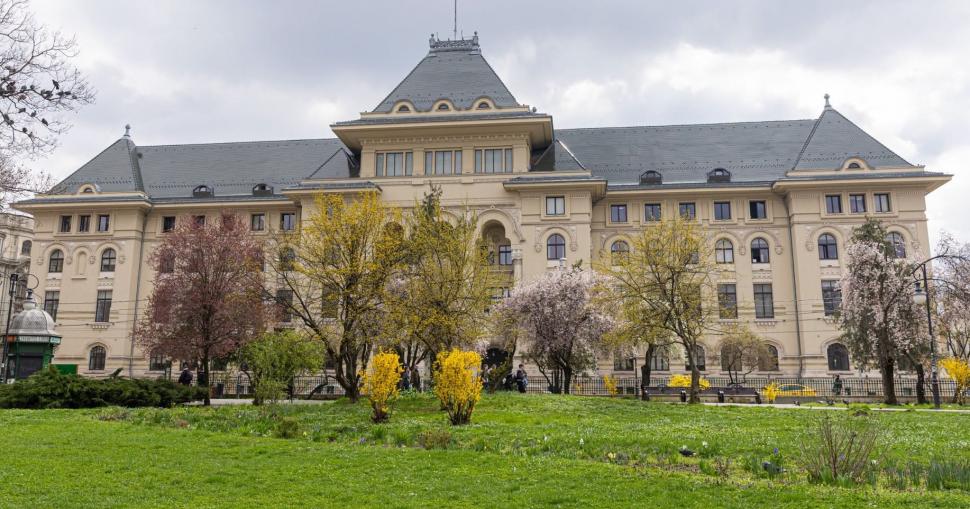 Sediul Primăriei Bucureşti nu are autorizaţie ISU la incendiu, iar clădirea va expertizată. "Zilnic lucrează aici 844 de angajați" 1084261