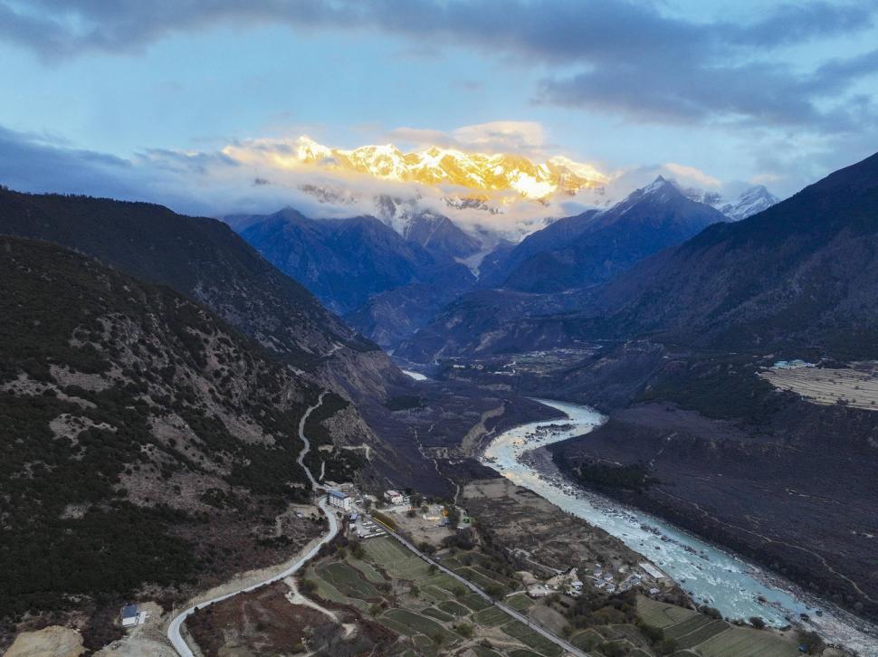 China ridică cea mai mare hidrocentrală din lume într-o zonă cu seisme puternice. Proiectul îi sperie chiar și pe inginerii chinezi 1084782