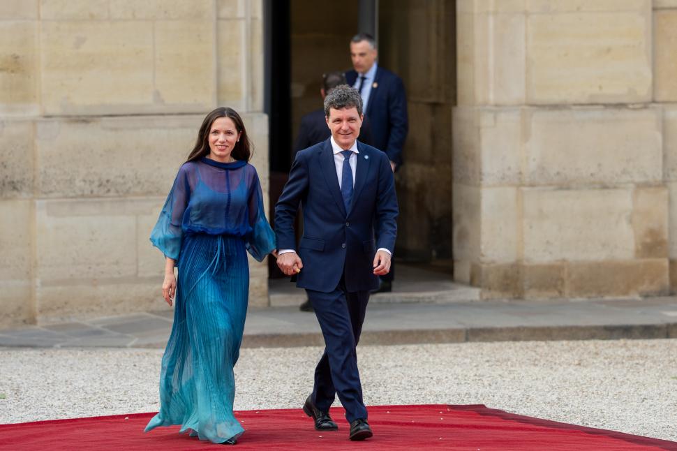 Imagini cu Mirabela Grădinaru și Nicușor Dan pe covorul roșu, înainte de dineul de la Palatul Elysee 1084552