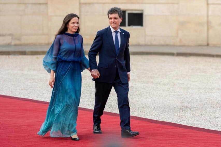Imagini cu Mirabela Grădinaru și Nicușor Dan pe covorul roșu, înainte de dineul de la Palatul Elysee 1084557