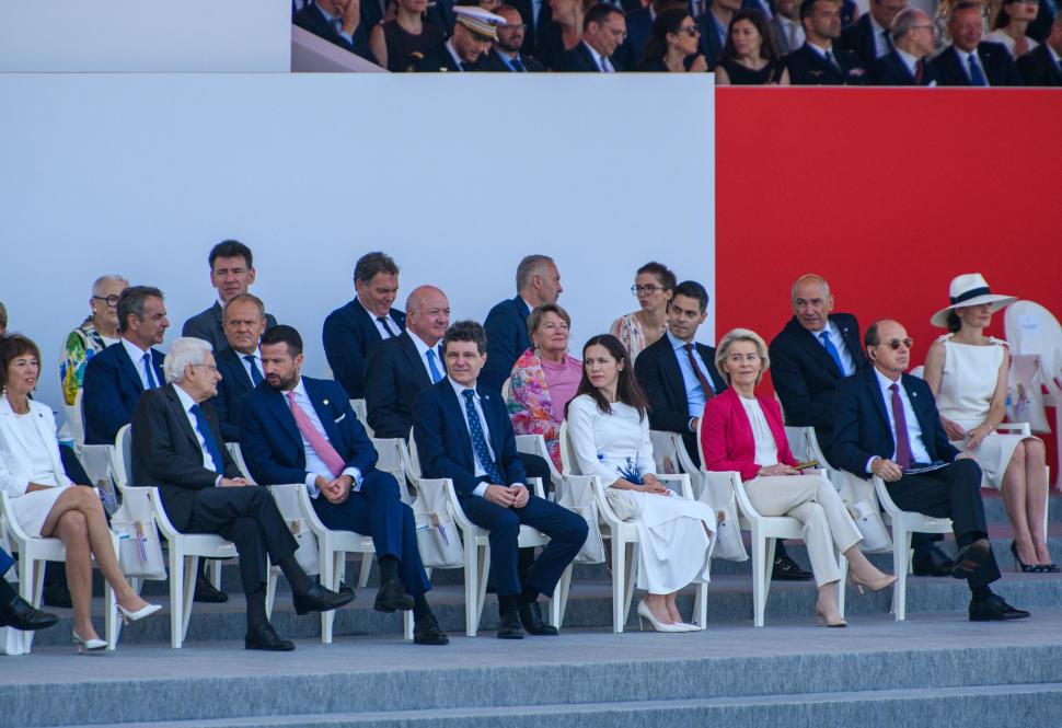 Imagini cu Nicușor Dan și Mirabela Grădinaru din tribuna oficială a paradei de la Paris. Prima Doamnă a stat lângă Ursula von der Leyen 1084764