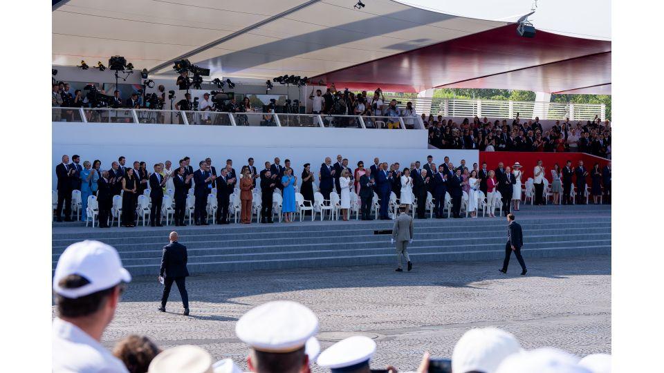 Imagini cu Nicușor Dan și Mirabela Grădinaru din tribuna oficială a paradei de la Paris. Prima Doamnă a stat lângă Ursula von der Leyen 1084766