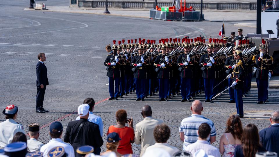 Imagini cu Nicușor Dan și Mirabela Grădinaru din tribuna oficială a paradei de la Paris. Prima Doamnă a stat lângă Ursula von der Leyen 1084767