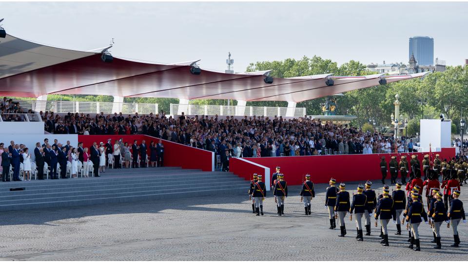 Imagini cu Nicușor Dan și Mirabela Grădinaru din tribuna oficială a paradei de la Paris. Prima Doamnă a stat lângă Ursula von der Leyen 1084768