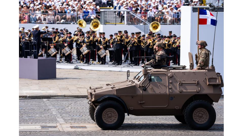 Imagini cu Nicușor Dan și Mirabela Grădinaru din tribuna oficială a paradei de la Paris. Prima Doamnă a stat lângă Ursula von der Leyen 1084769