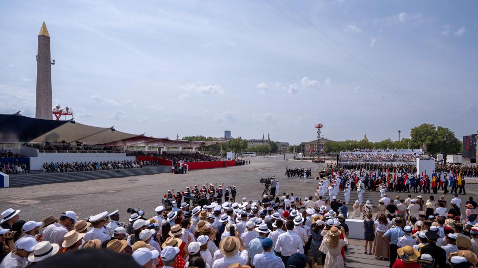 Imagini cu Nicușor Dan și Mirabela Grădinaru din tribuna oficială a paradei de la Paris. Prima Doamnă a stat lângă Ursula von der Leyen 1084773