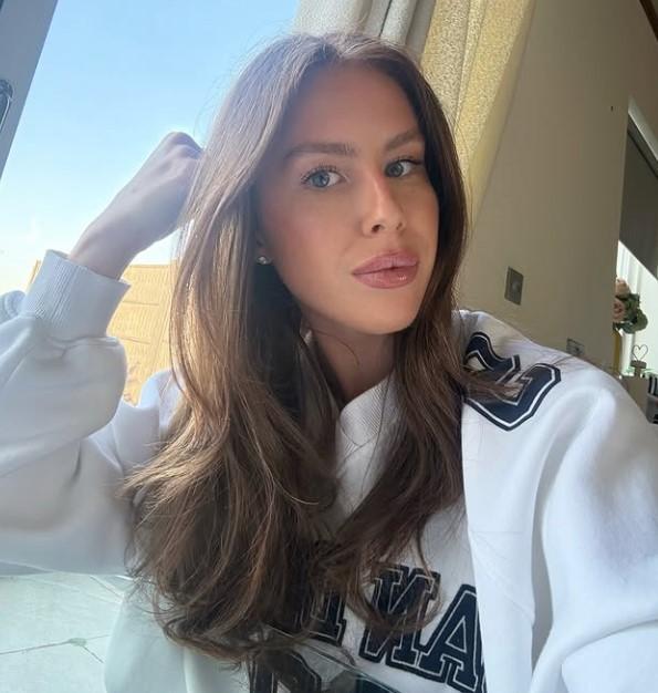 O influenceriță a cumpărat sute de haine de pe un site chinezesc și le-a revândut cu etichete false de Dior și Louis Vuitton 1084737