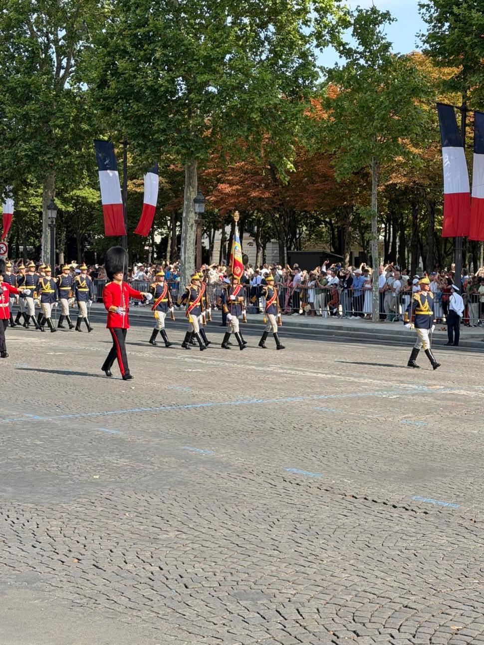 Imagini cu militarii români care participă la impresionanta paradă de pe Champs-Élysées, în semn de unitate pentru Ucraina 1084603