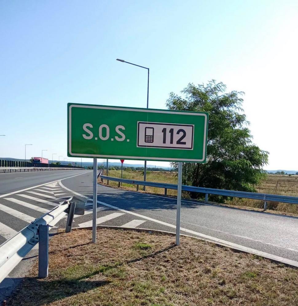 Noi panouri montate pe A1, care le transmit şoferilor să apeleze 112 de pe telefonul lor dacă au o urgenţă. "Vechile telefoane, scoase" 1084833