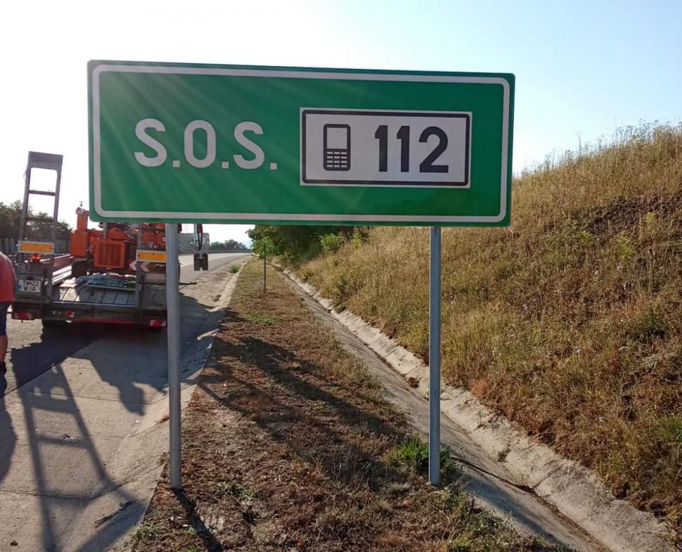 Noi panouri montate pe A1, care le transmit şoferilor să apeleze 112 de pe telefonul lor dacă au o urgenţă. "Vechile telefoane, scoase" 1084836