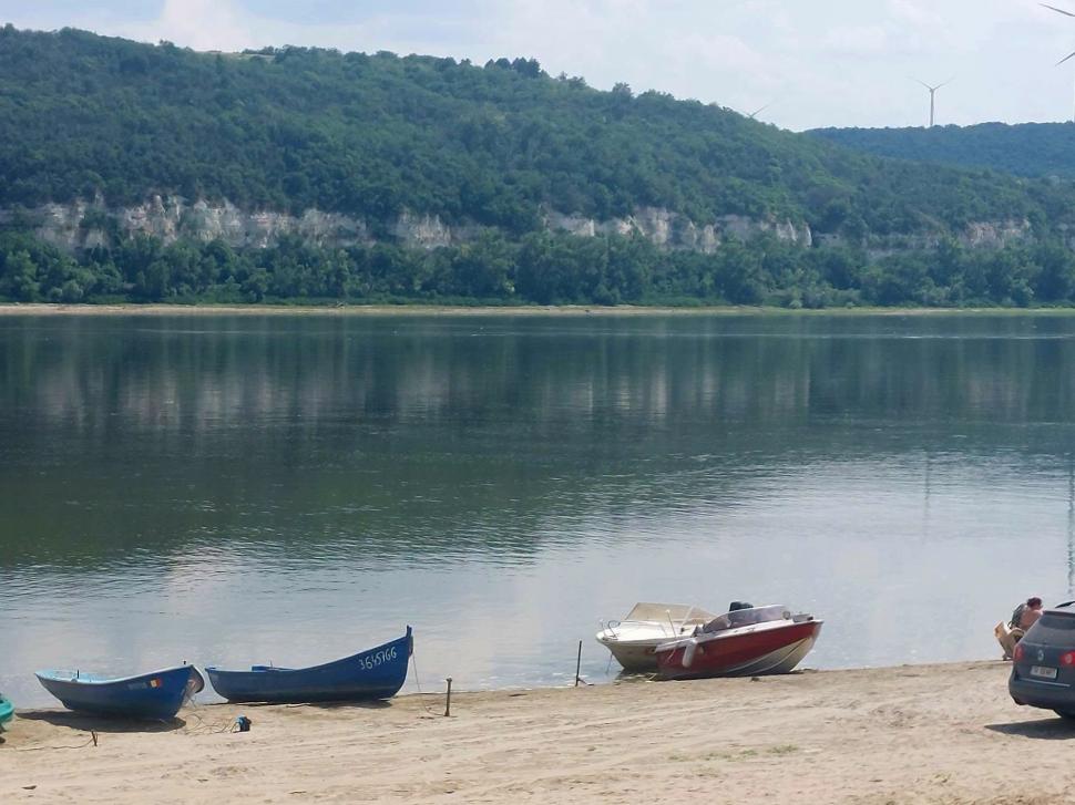 Dunărea a atins cel mai mic debit din ultimii 30 de ani. INHGA: "Pe sectorul Călărași-Cernavodă, au fost impuse restricții la irigații" 1085389