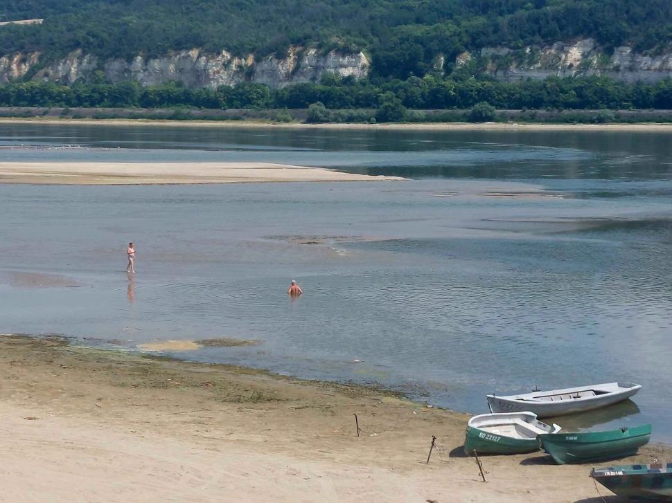 Dunărea a atins cel mai mic debit din ultimii 30 de ani. INHGA: "Pe sectorul Călărași-Cernavodă, au fost impuse restricții la irigații" 1085396
