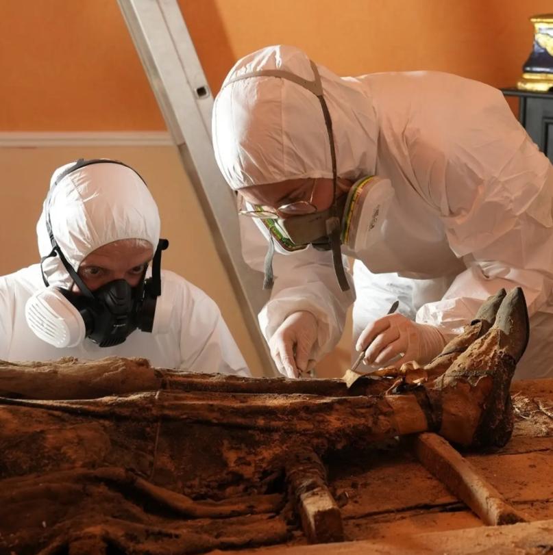 Mumia unei tinere nobile care a trăit în secolul al XIX-lea a fost descoperită într-o biserică din Italia 1081469