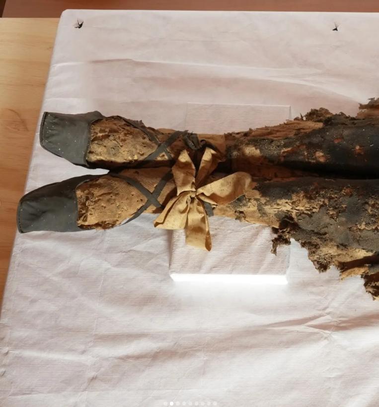 Mumia unei tinere nobile care a trăit în secolul al XIX-lea a fost descoperită într-o biserică din Italia 1081470