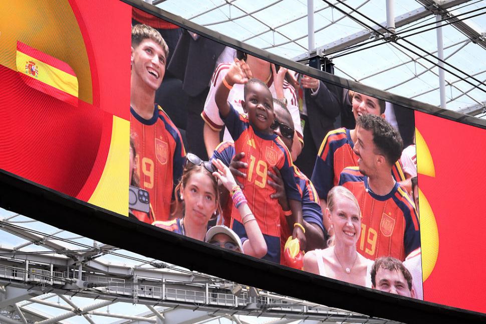 O lume întregă îl iubește pe frățiorul lui Yamal: Keyne are 3 ani și a cucerit internetul ca „superfanul Spaniei” la Cupa Mondială 2026 1085265