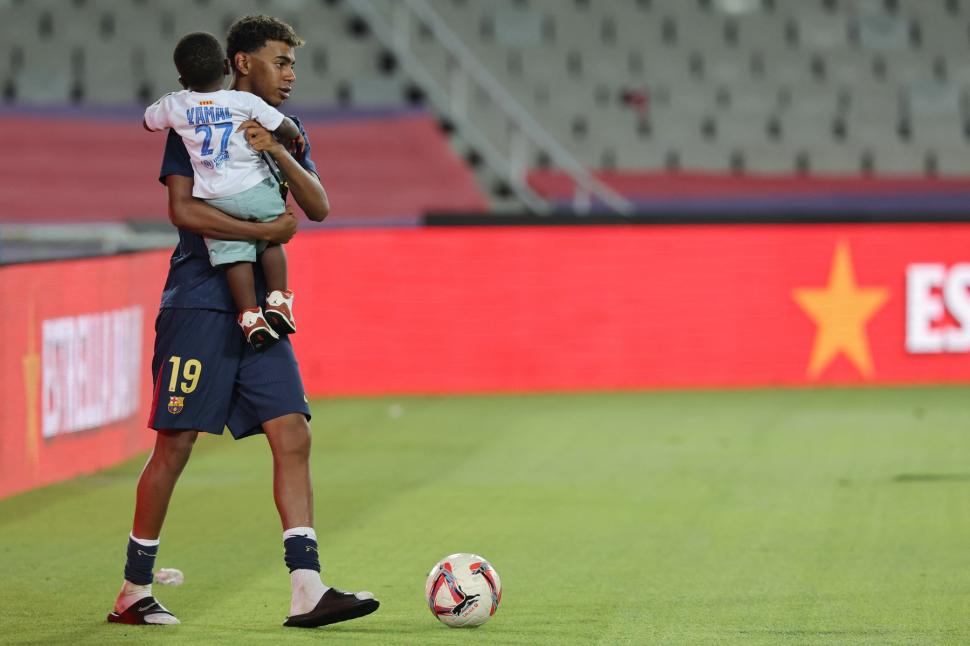 O lume întregă îl iubește pe frățiorul lui Yamal: Keyne are 3 ani și a cucerit internetul ca „superfanul Spaniei” la Cupa Mondială 2026 1085273