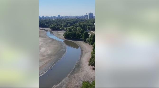 Probleme la lucrările din Herăstrău, după golirea lacului. PMB: Utilajele nu pot intra în toată cuva din cauza unui strat gros de mâl 1085332