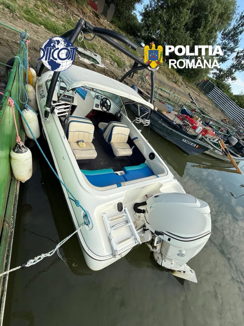 Interlopii din clanul Buricea din Brăila își ascundeau banii în zidurile caselor. 12 mașini, bijuterii și șalupe, ridicate de DIICOT 1085596